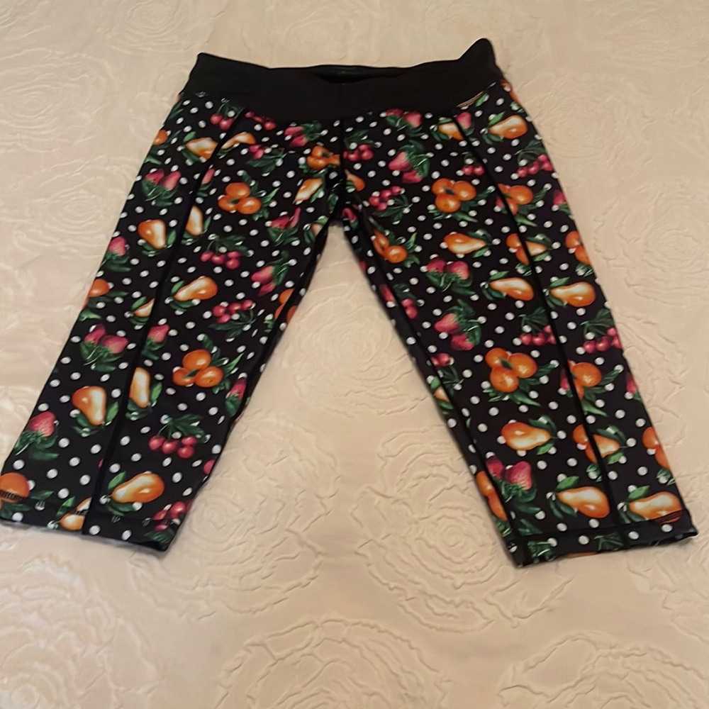 Betsey Johnson size medium spandex capris polka dot with fruit print